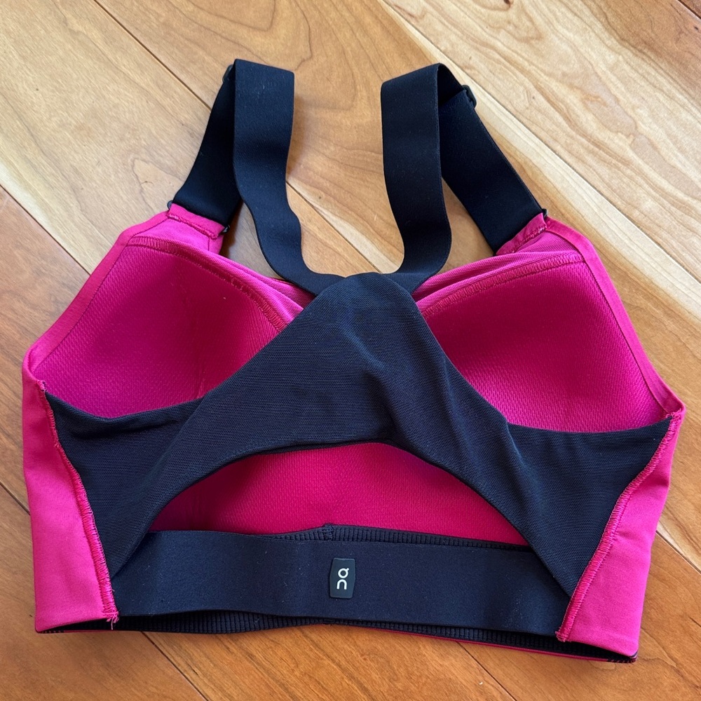 On Running Women's Magenta Performance Sports Bra sz S - Picture 2 of 5